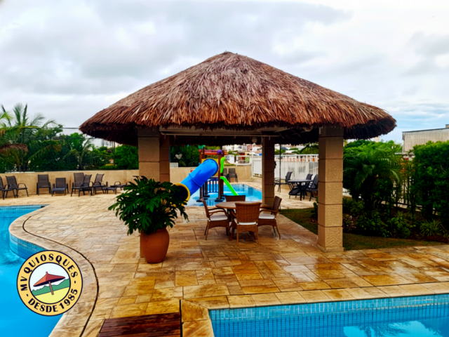 Quiosques de madeira e palha para condomínios