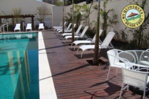 Deck de madeira Cumaru para piscina