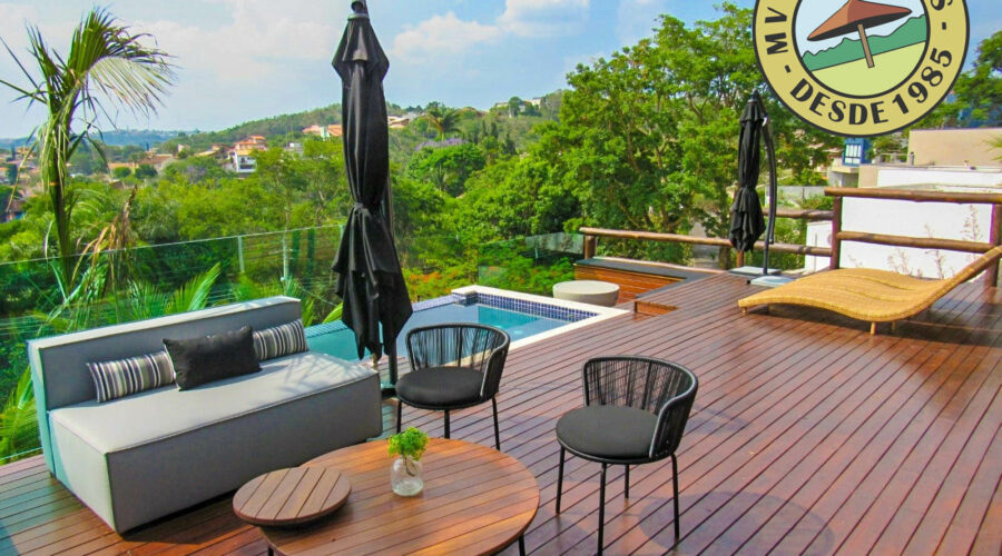 Deck de madeira para piscina