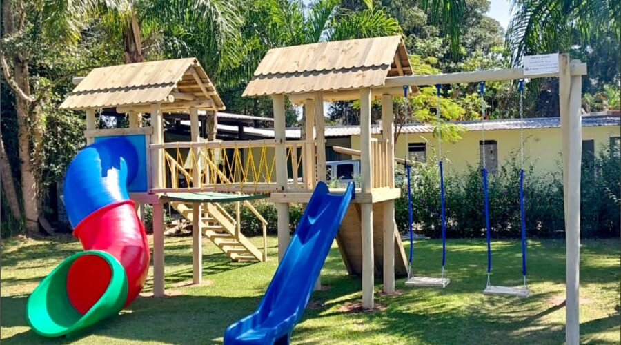 Playground infantil de madeira completo