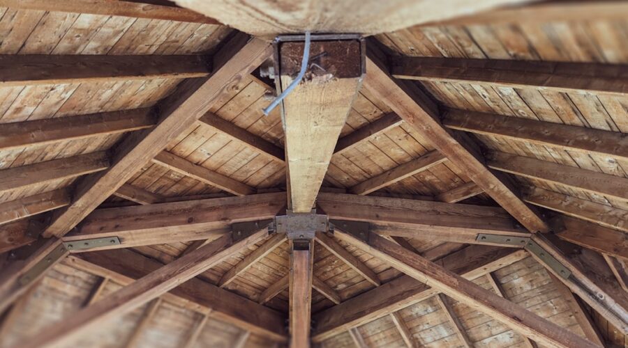 Teto De Madeira Marrom Com Lampada X6VJc0wlsfY