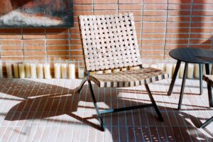 Cadeira De Tecido Com Sombras No Chao De Azulejo 1yk6X6VcksI