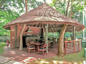 Quiosque com churrasqueira para área gourmet