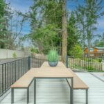 Planta Verde No Vaso De Ceramica Azul Na Mesa De Madeira Marrom D3qBNrUaysA