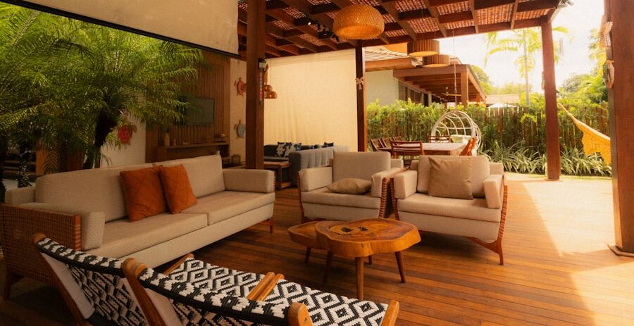 Sala De Estar Ao Ar Livre Com Sofas E Mesa De Centro RM05ddLG TY