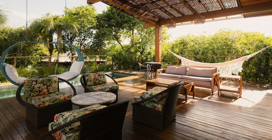 Patio Coberto Com Assentos Rede E Vista Para a Piscina McYRvVVEliE